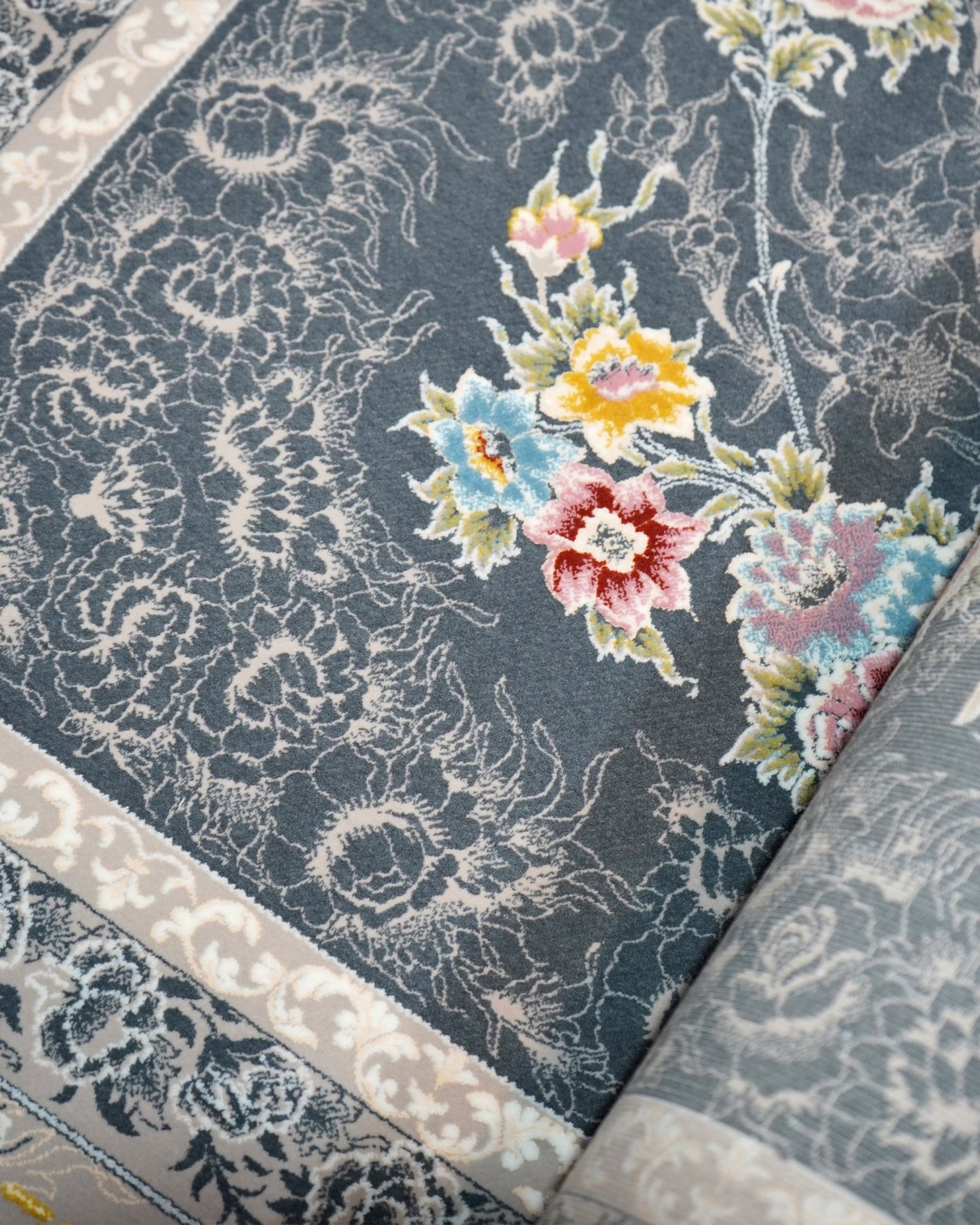 Charcoal Bloom Floral Rug - beUNIQ