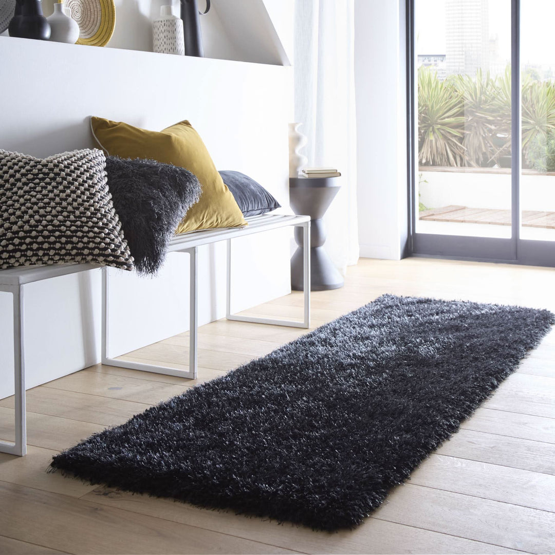 Origins Chicago Black Shaggy Rug Soft Hand Tufted Polyester - beUNIQ - Bedroom Rug - 067x200 - Black Shaggy Rug