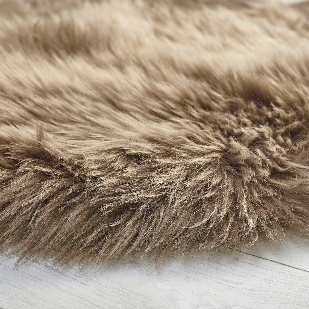 https://cdn.shopify.com/s/files/1/0881/7731/2093/files/Genuine_20SheepSkin-Double-Khaki-Pile_c3982926-a765-4391-955a-8df5cbd08f8e.jpg?v=1750844045