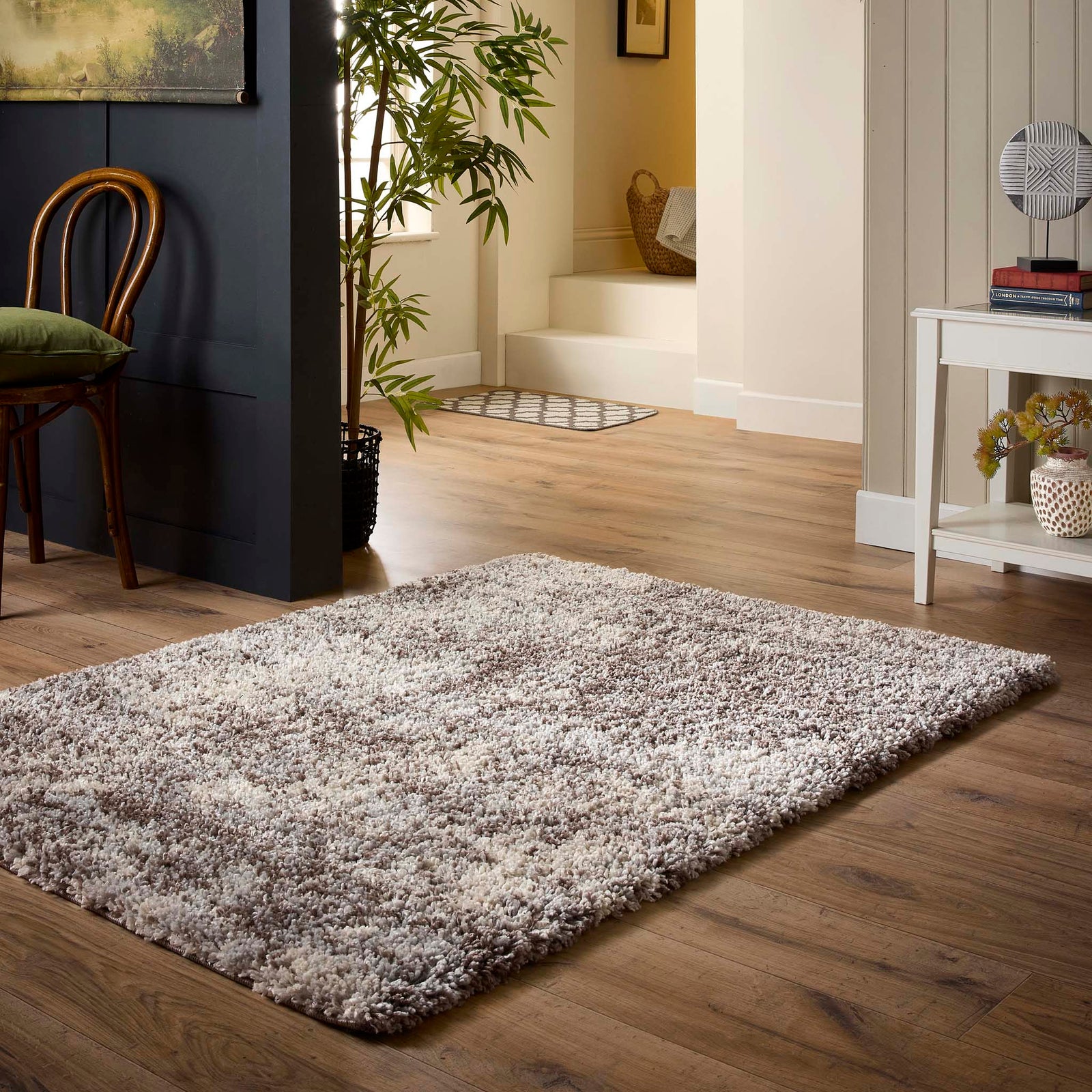 https://cdn.shopify.com/s/files/1/0881/7731/2093/files/Hadley-Beige-Grey-Mix-Rug-Lifestyle_01.jpg?v=1763031526