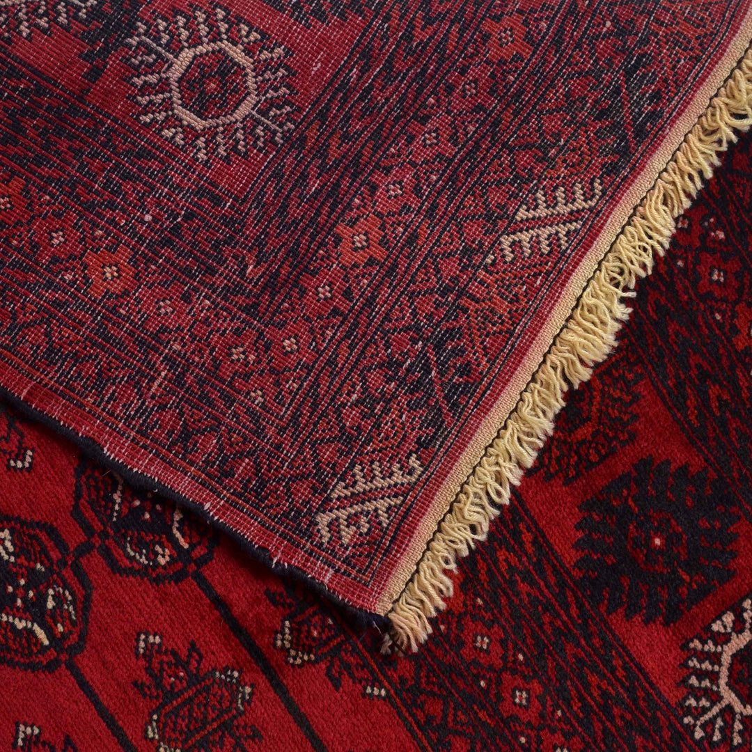 https://cdn.shopify.com/s/files/1/0943/6571/2719/files/Handwoven-Red-Bukhara-Wool-Rug-Fine-Oriental-Area-Carpet-195-288-cm-Aladdinrugs-71789859864911.jpg?v=1768351180