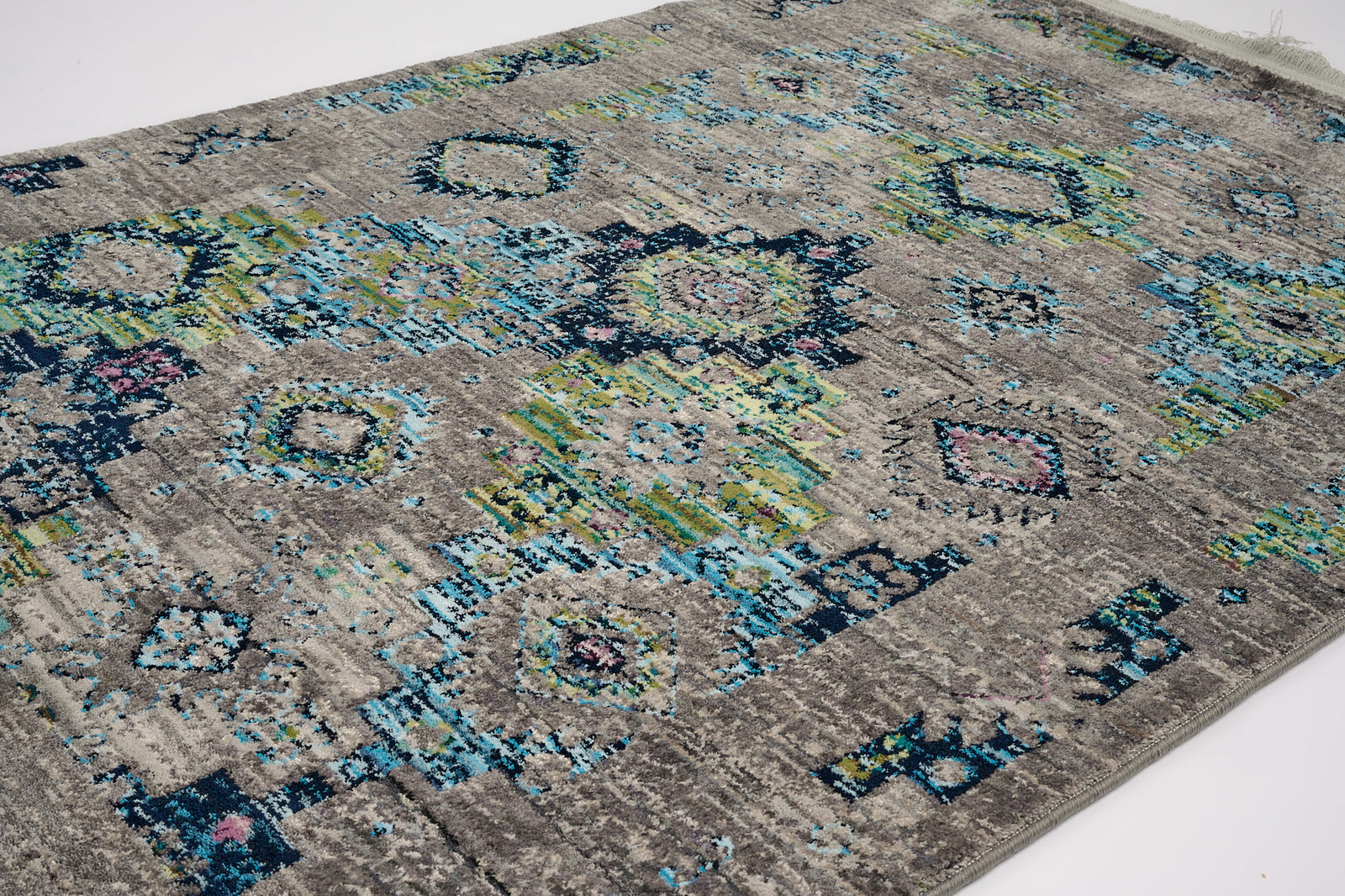 https://i0.wp.com/threadsandweave.com/wp-content/uploads/2024/06/Scarlet-Rugs-CH006-03.jpg?fit=2048%2C1365&ssl=1