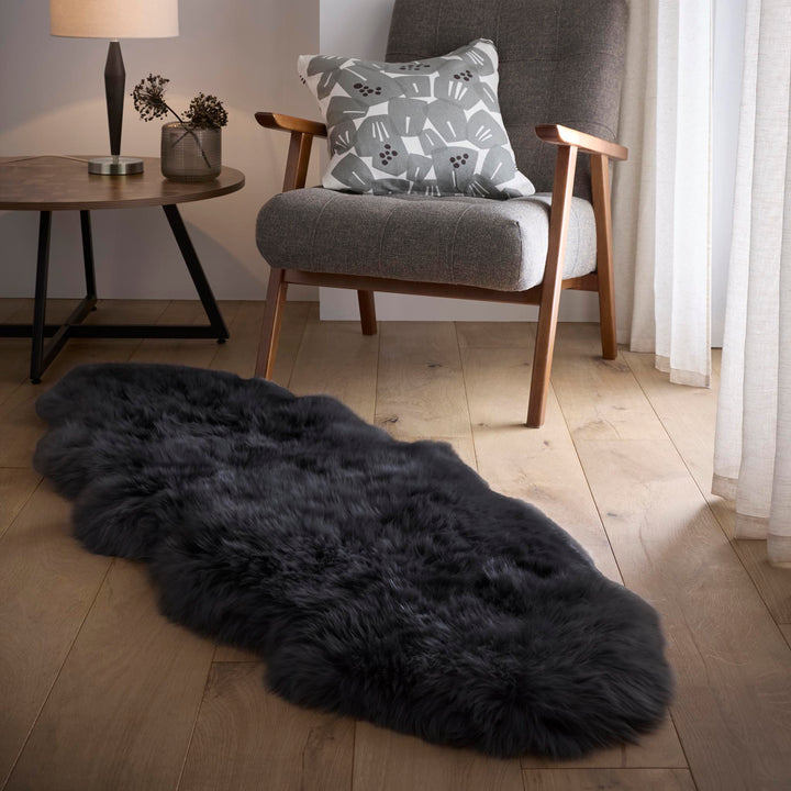 https://cdn.shopify.com/s/files/1/0881/7731/2093/files/Sheepskin-Rug-Black-Double-Lifestyle_01.jpg?v=1761565729