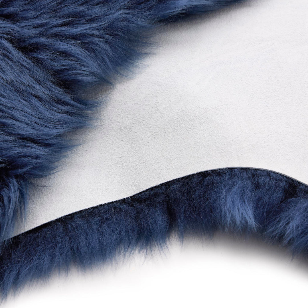 https://cdn.shopify.com/s/files/1/0881/7731/2093/files/Sheepskin-Rug-Navy-Detail_02.jpg?v=1762267700