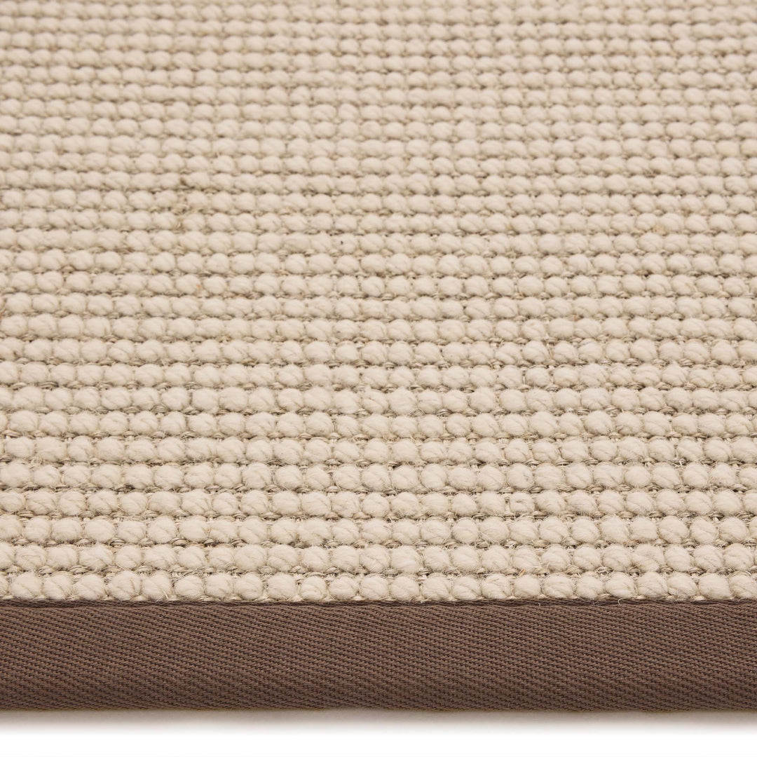 https://cdn.shopify.com/s/files/1/0881/7731/2093/files/Sisal-Boucle-Mocha-Pile-Height-Detail.jpg?v=1751976857