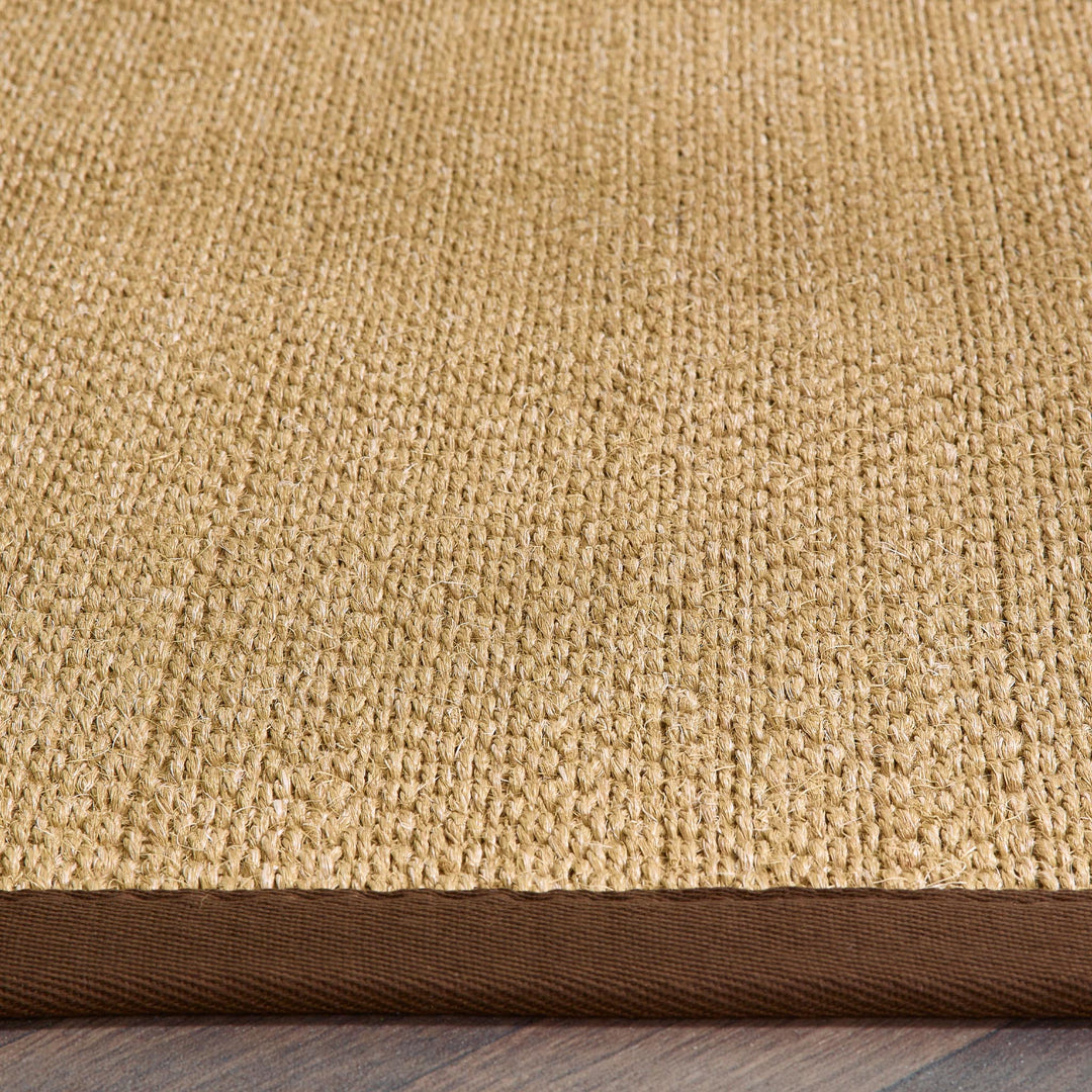 https://cdn.shopify.com/s/files/1/0881/7731/2093/files/Sisal-Light-Neutral-Dark-Brown-Border-Edge-Detail.jpg?v=1768317482
