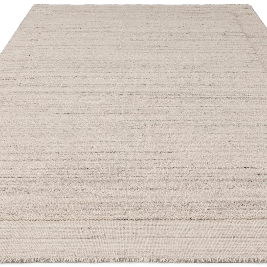 Larson Ivory    beUNIQ