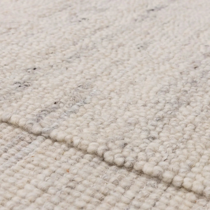 Larson Ivory    beUNIQ