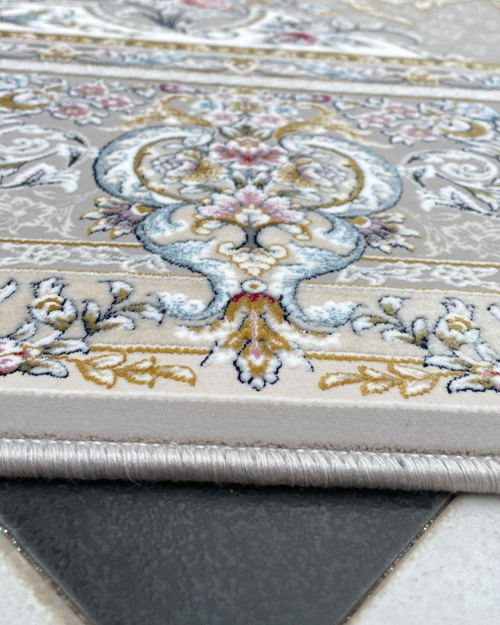 Royal Elegance Silver Persian Rug - beUNIQ