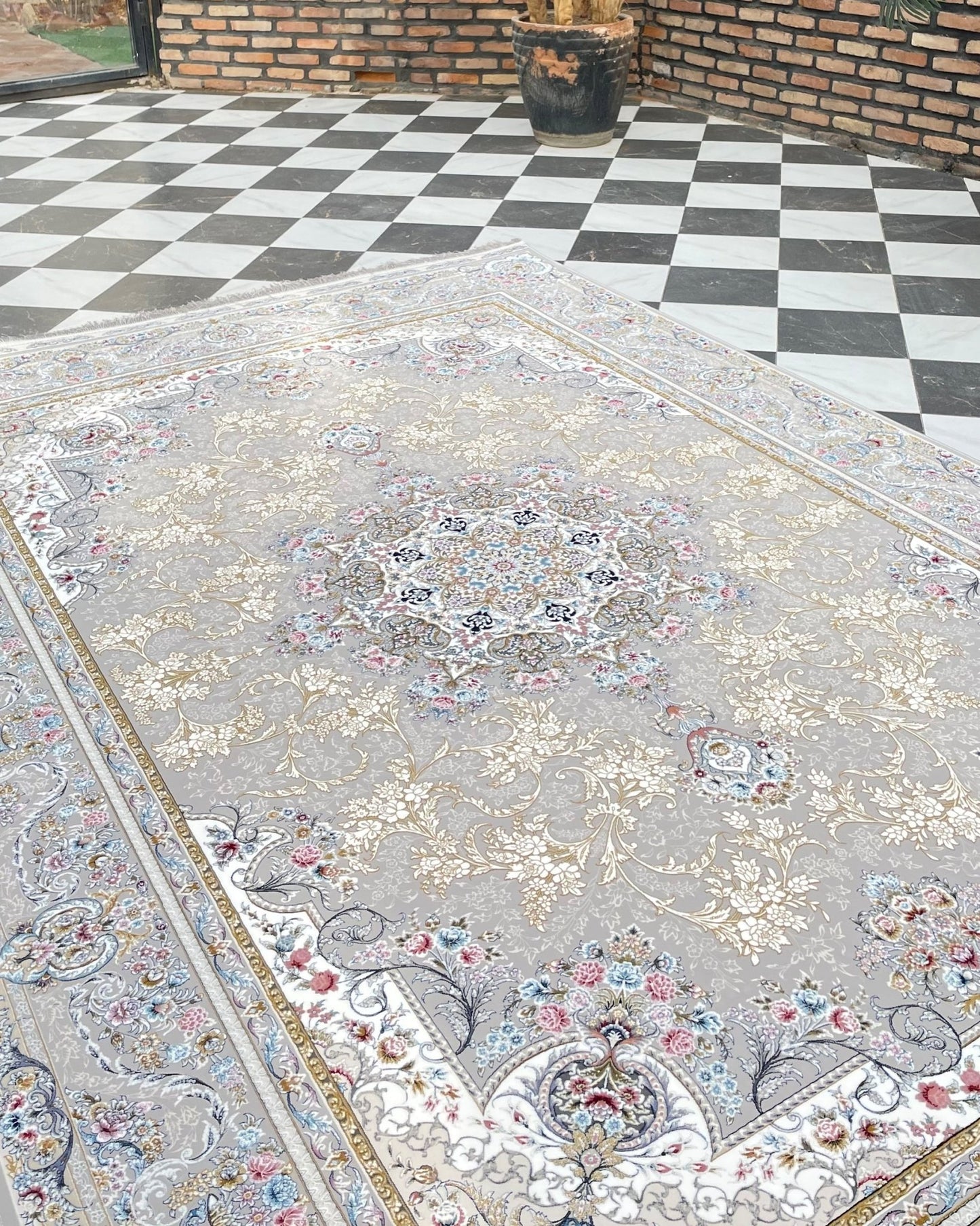 Royal Elegance Silver Persian Rug - beUNIQ