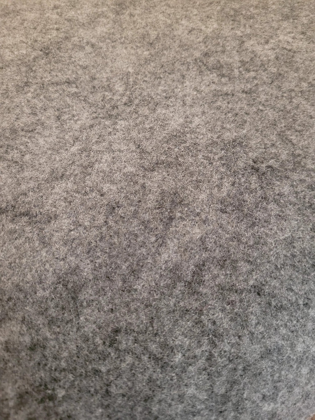 Rug underlay with anti - slip - beUNIQ