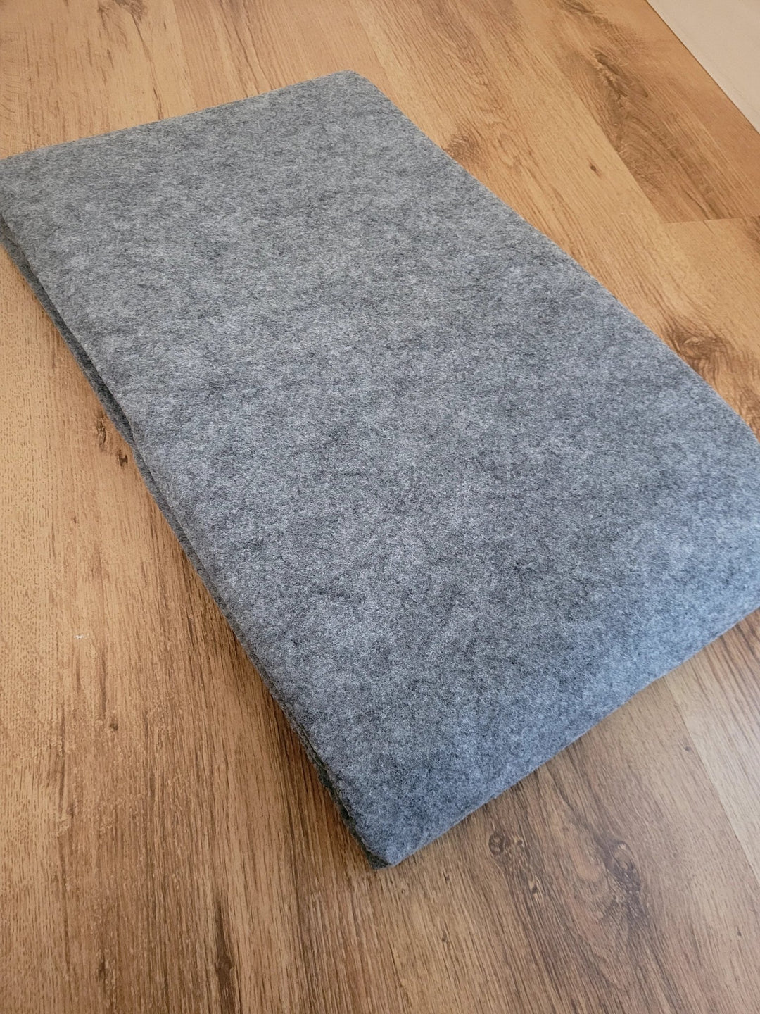 Rug underlay with anti - slip - beUNIQ